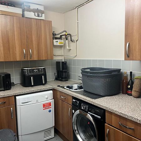 Queenomega'S Home Stay London Exterior photo