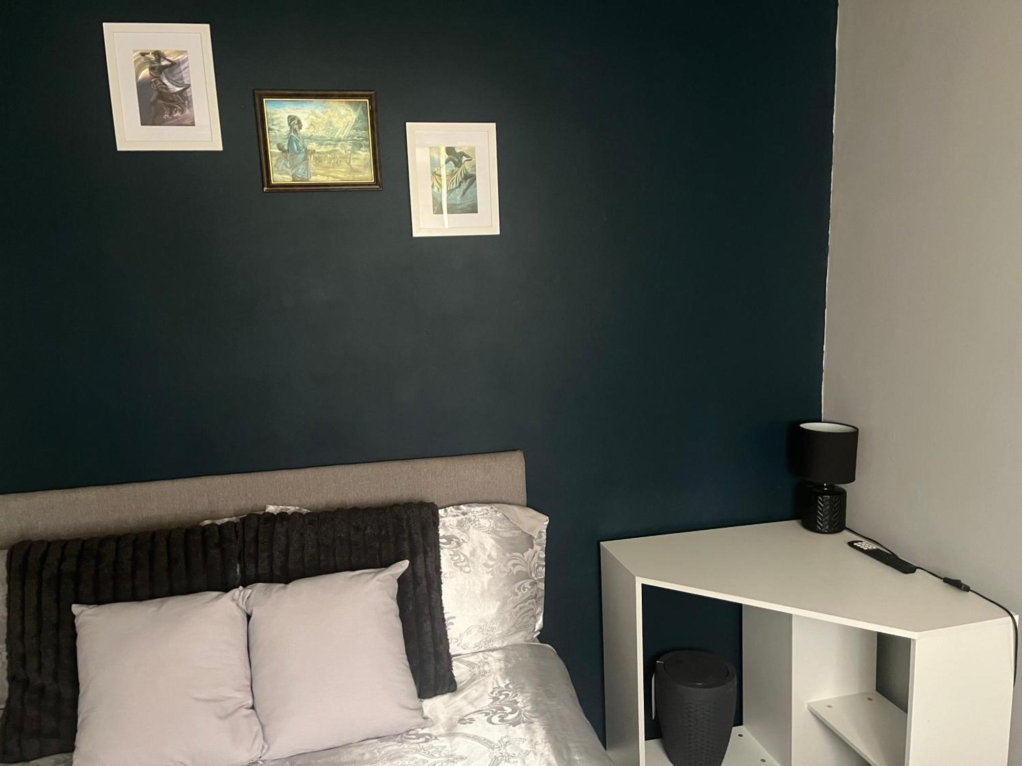 Queenomega'S Home Stay London Exterior photo